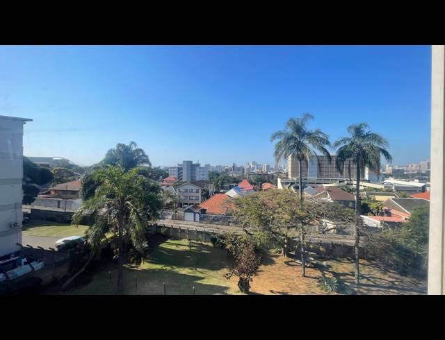 2.5 BEDROOM APARTMENT FOR SALE IN ESSENWOOD
